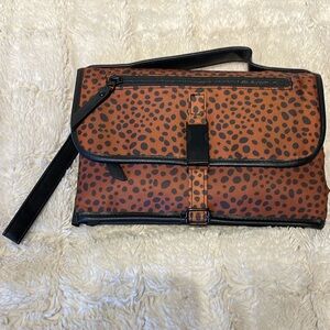 DocATot Signature Clutch Changer, Leopard NWOT